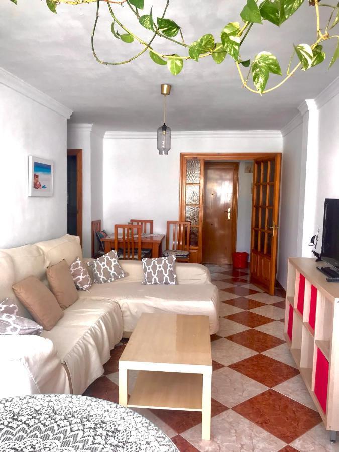 2 Minutes From The Beach!!! Great Apartment!!! 네르하 외부 사진